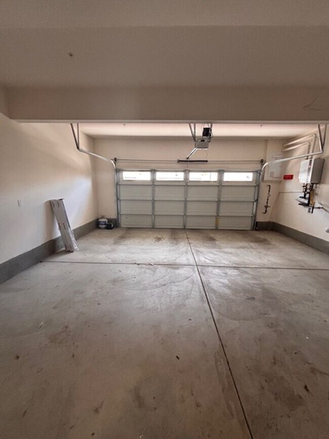 Building Photo - Welcome home to this beautiful Murrieta Town Home!