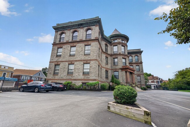 Building Photo - Welcome to the Baynard House; Elegant, Spacious & Bright Showing- Showing Sunday 7/26 9:30am-9:45am