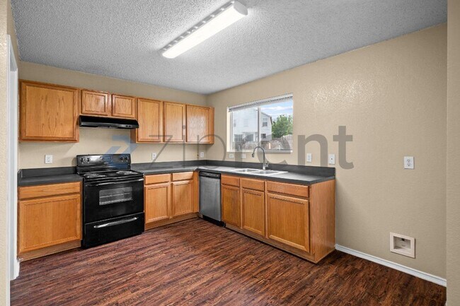 Building Photo - 1836 Vineridge Ln