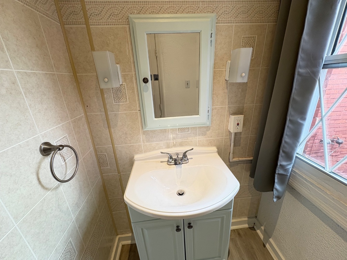 Building Photo - 5809 Hobart St