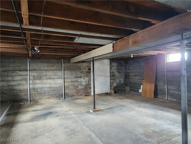 Building Photo - 16937 Cadiz Rd