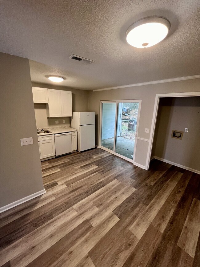 Building Photo - Townhouse available now FOR RENT in Daleville, AL!!