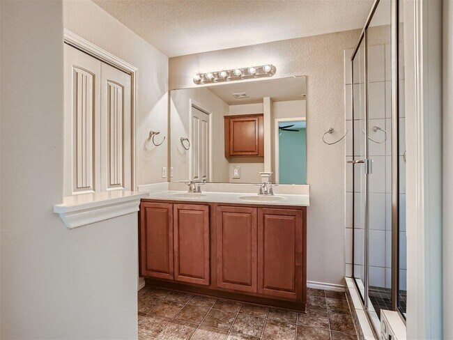 Building Photo - 819 Palo Duro Dr