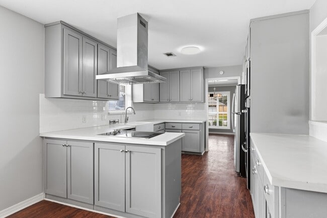 Building Photo - 7215 Ridge Oak Dr