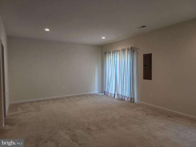 Building Photo - 25020 Cambridge Hl Ter