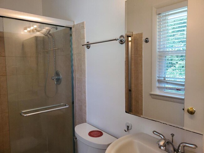 Building Photo - 3838 Glenbrook Rd