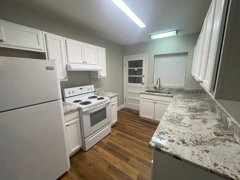 Kitchen - 124 W 4th Ave