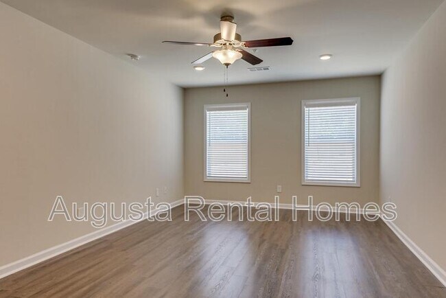 Building Photo - 3108 Otter Run