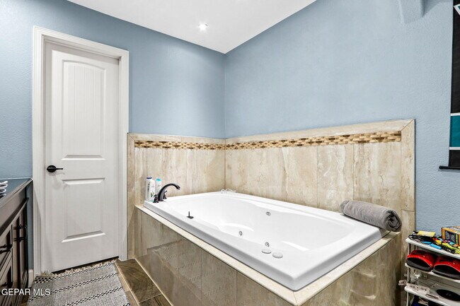 Building Photo - 1316 Hookridge Dr