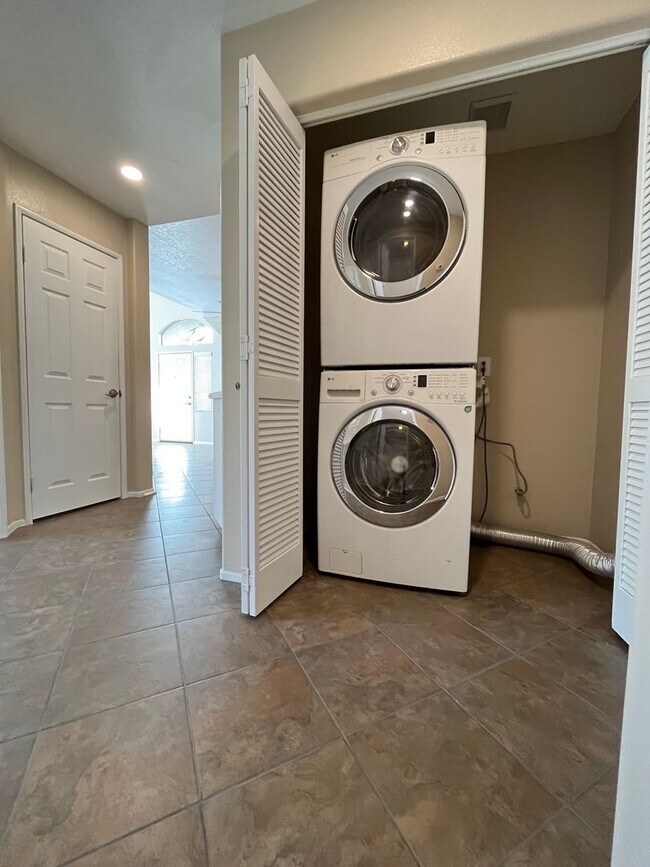 Building Photo - PICTURE PERFECT!  3 BR/3 BA END UNIT CONDO with DIRECT ACCESS 2 CAR GARAGE