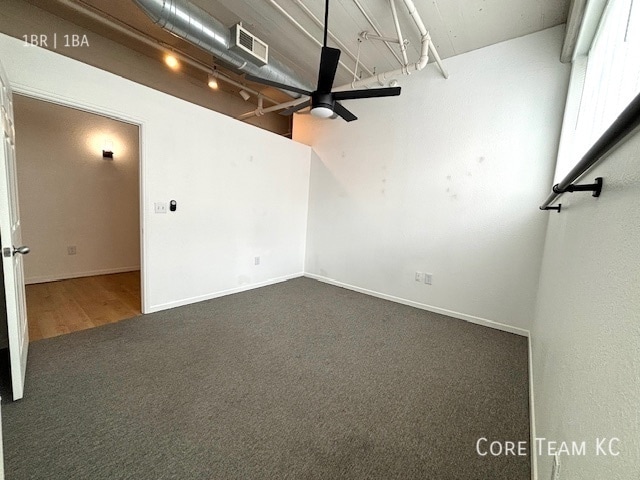 Building Photo - 320 W 7th St