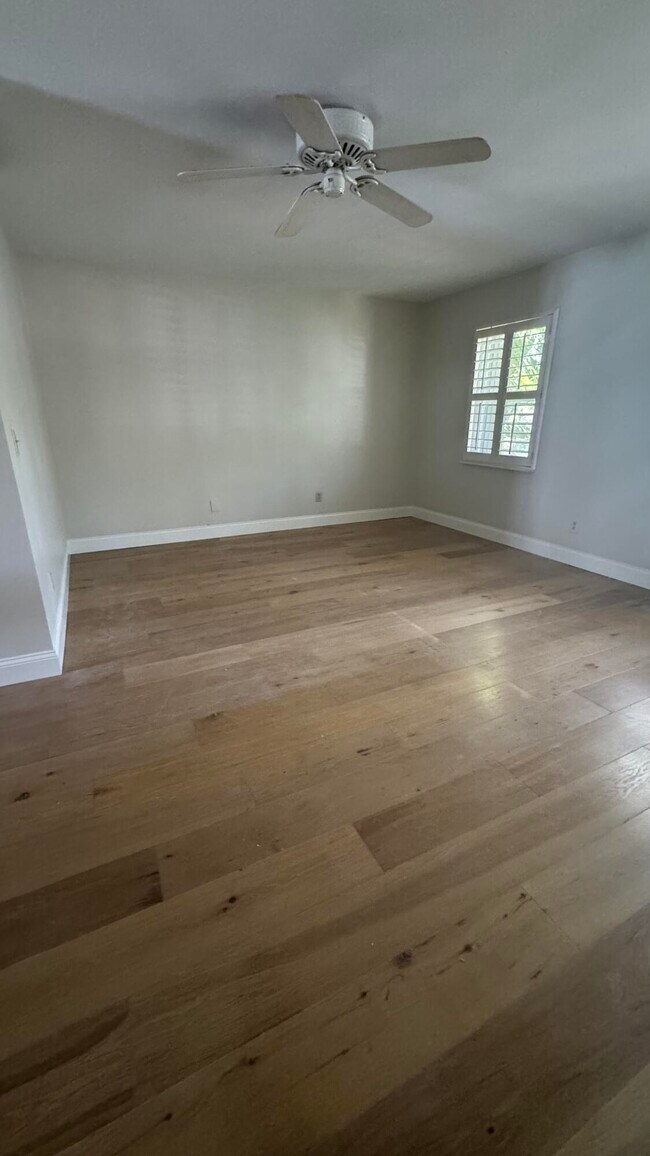 Building Photo - 2704 Cardinal Dr