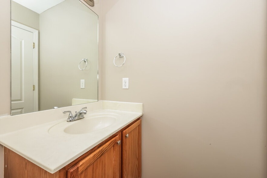 Building Photo - 612 Mable Dr