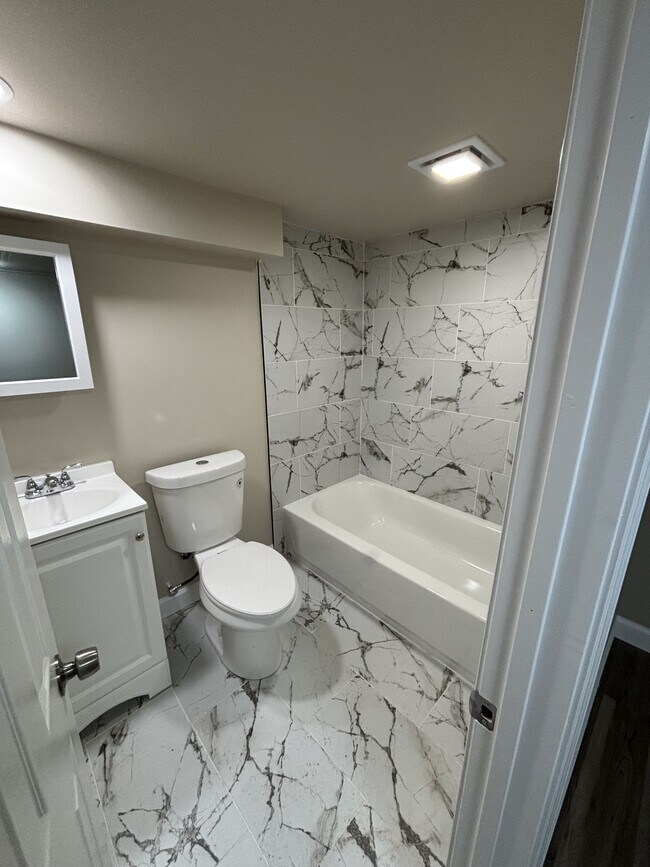 Building Photo - 5729 W 6th Ave