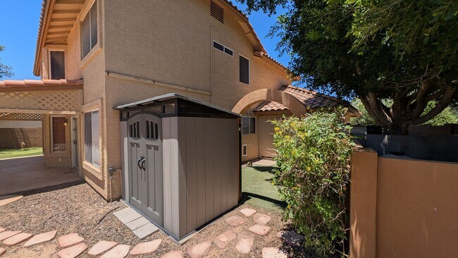 Building Photo - 4 Bedroom Home in the Waters Edge at Ocotillo Community Near W Queen Creek Rd and S Dobson Rd!