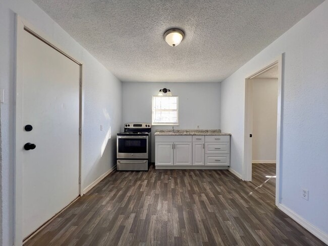 Building Photo - Charming Home in Levelland