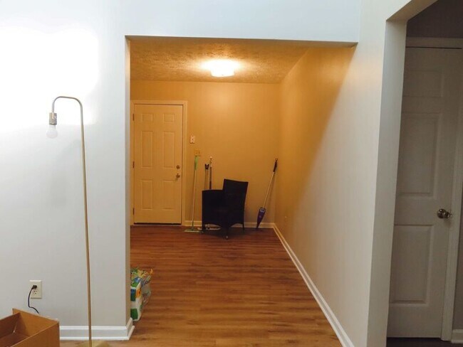 Building Photo - 402 Freeman Dr