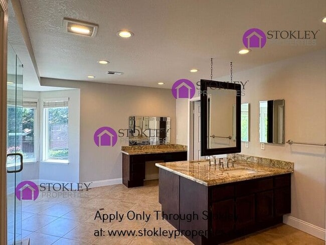 Building Photo - 5958 Vía del Cielo