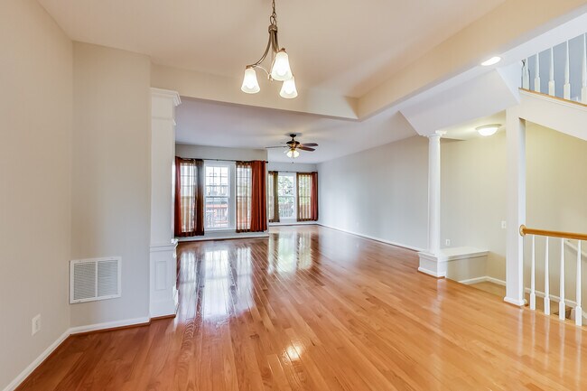 Family Room - 5294 Jule Star Dr