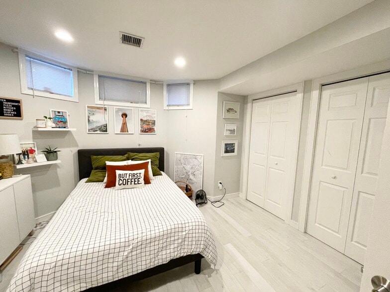 Building Photo - 102 Buttonwood St