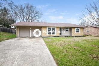 Building Photo - 3 Bedroom Pet-Friendly Home in DeSoto, TX with Main Street Renewal