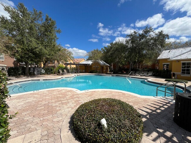 Building Photo - Stunning one bedroom, one bath luxury condo with large garage and fabulous community amenities.