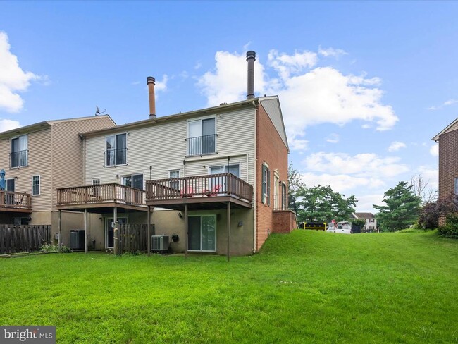 Building Photo - 855 De Franceaux Harbour