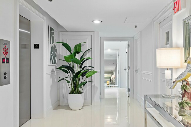 Building Photo - 400 N Flagler Dr