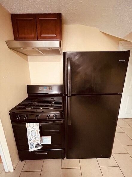 Building Photo - 117 Lloyd St