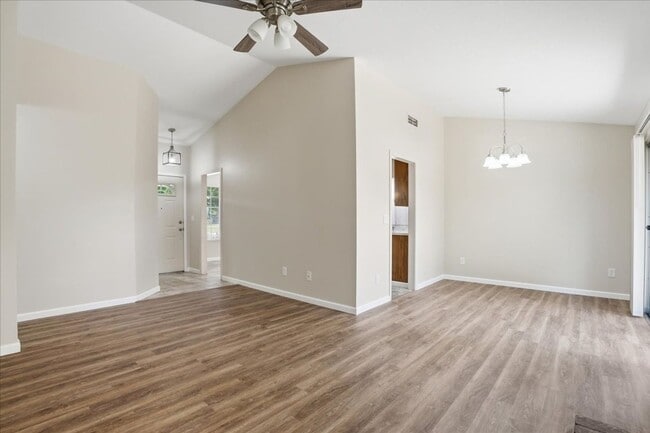 Building Photo - 604 Hovey Way