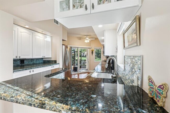 Building Photo - 23204 Fountain View Dr