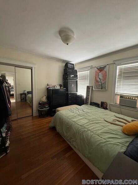 Building Photo - 883 Fellsway