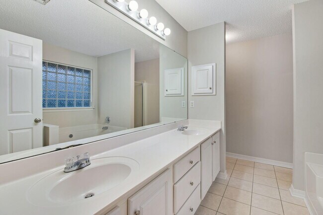 Building Photo - 4678 Windstarr Dr