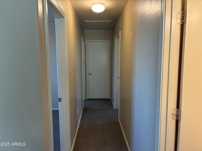 Building Photo - 7207 S Sunrise Way