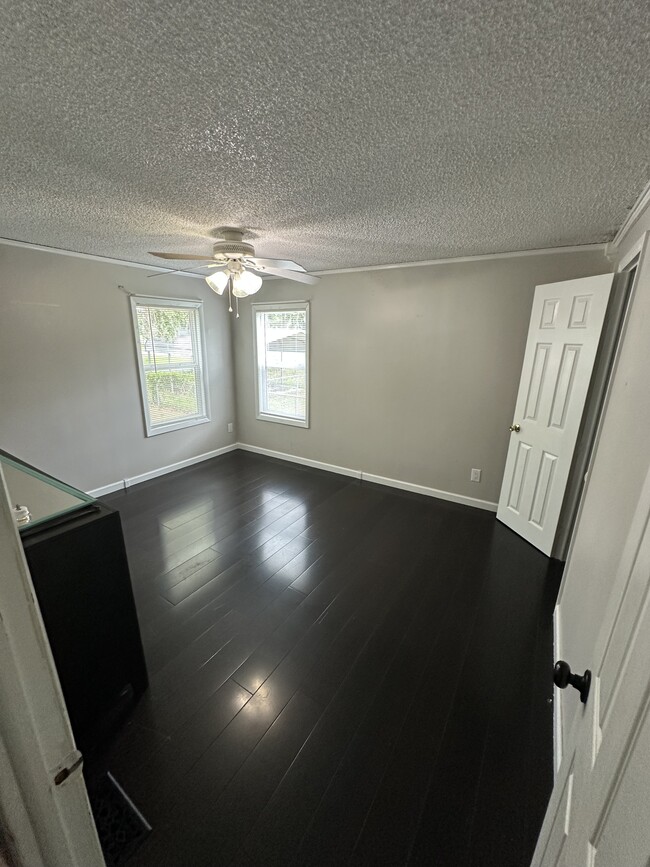 Building Photo - 5 Grays Hill Acres