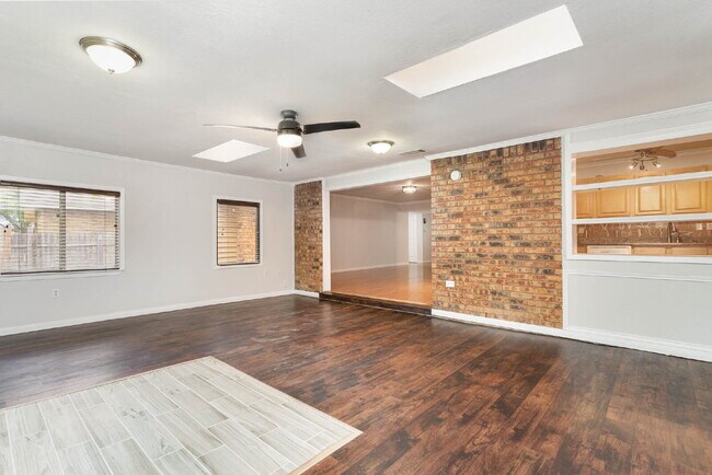 Building Photo - Great Entertaining Spaces!