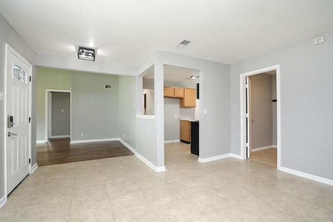 Building Photo - 3218 Cedarcrest Dr
