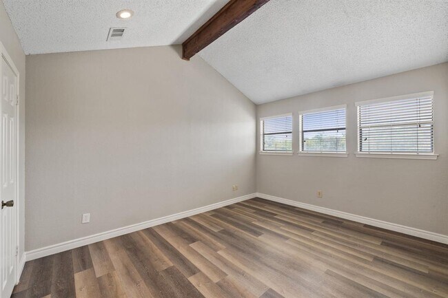 Building Photo - 6525 Hart Ln