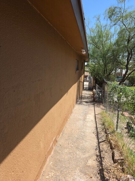 Building Photo - 2422 Copper Ave