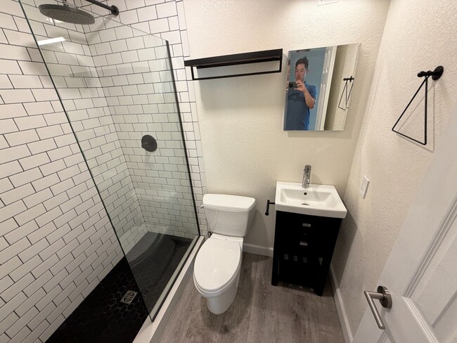 Building Photo - Spacious 2-Bedroom Townhouse with Private Patio