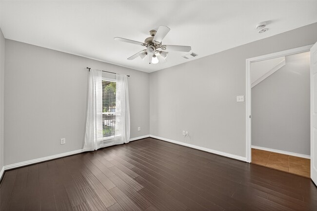 Building Photo - 1127 W 24th St