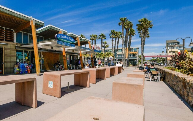Building Photo - Vacation rental at the beach $2800... or long term $3200 + utilites