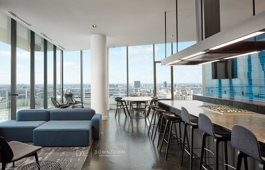 Building Photo - 611 S Wells St