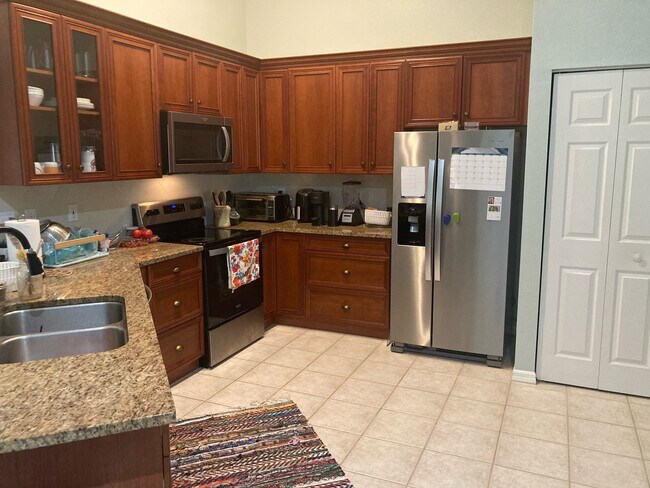 Building Photo - 2421 Fairway Oaks Dr