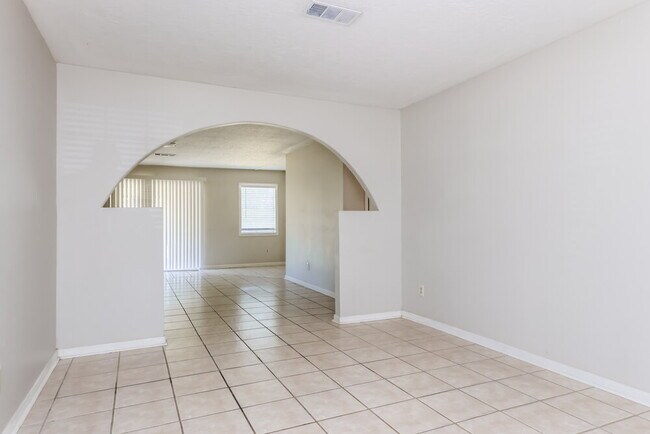 Building Photo - 807 Sulphur St