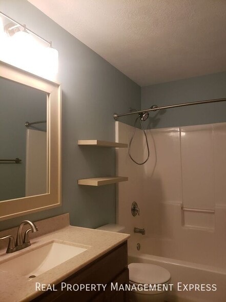 Building Photo - Lovely 4 Bed 2 Bath Home with a Huge Deck and Massive Fenced-in Yard