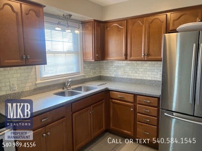 Building Photo - 1520 Longview Ave