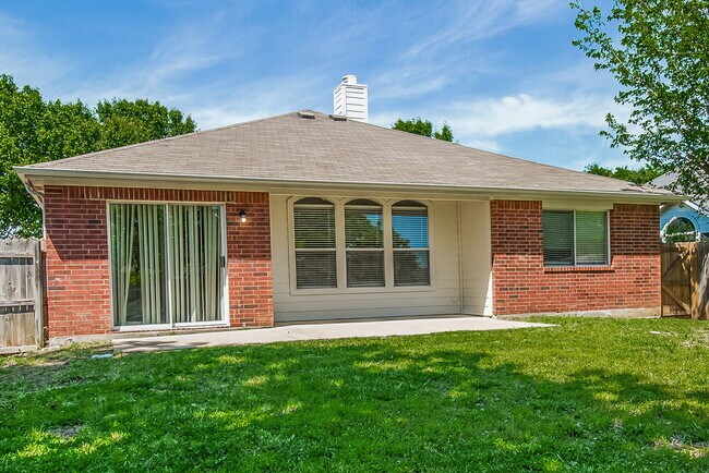 Building Photo - 705 Bridle Trail