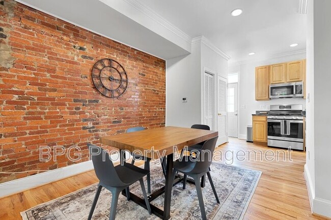 Building Photo - 1037 5th St NE