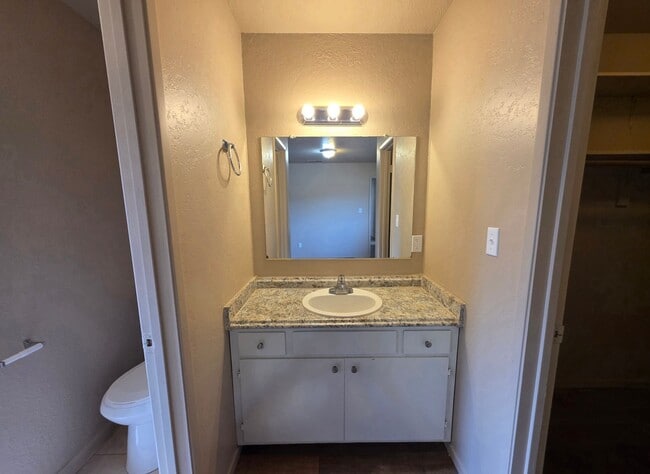 Building Photo - 3 bedroom single story in Turlock!